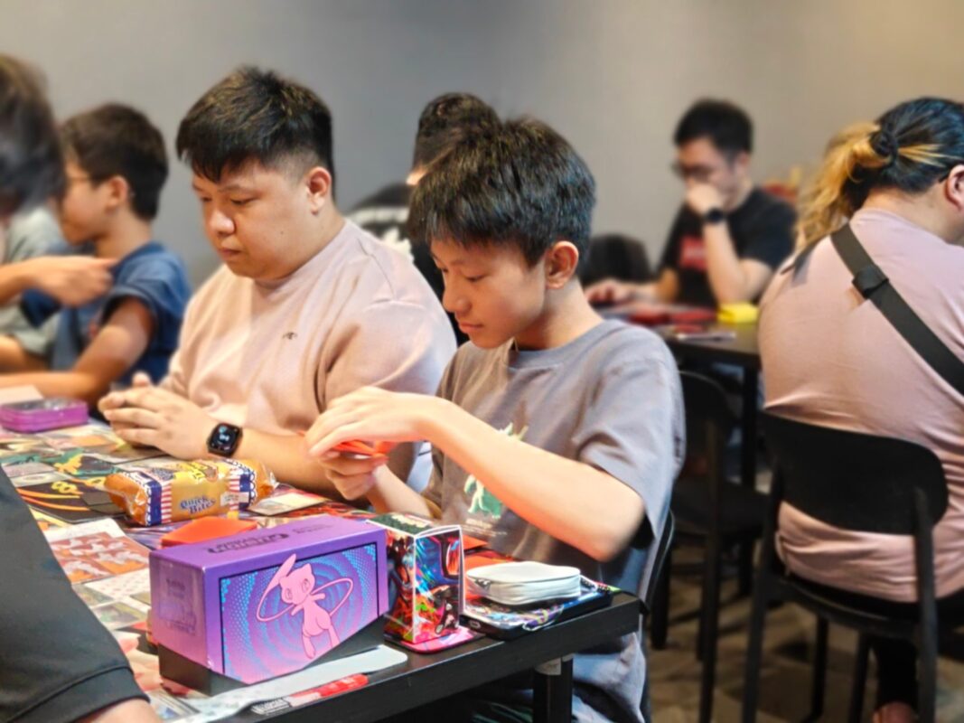 Players focused mid-match at an Atlas Gamers tournament